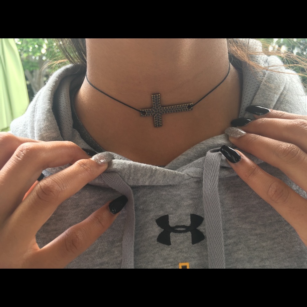 Cross Chocker - Picture 2 of 3